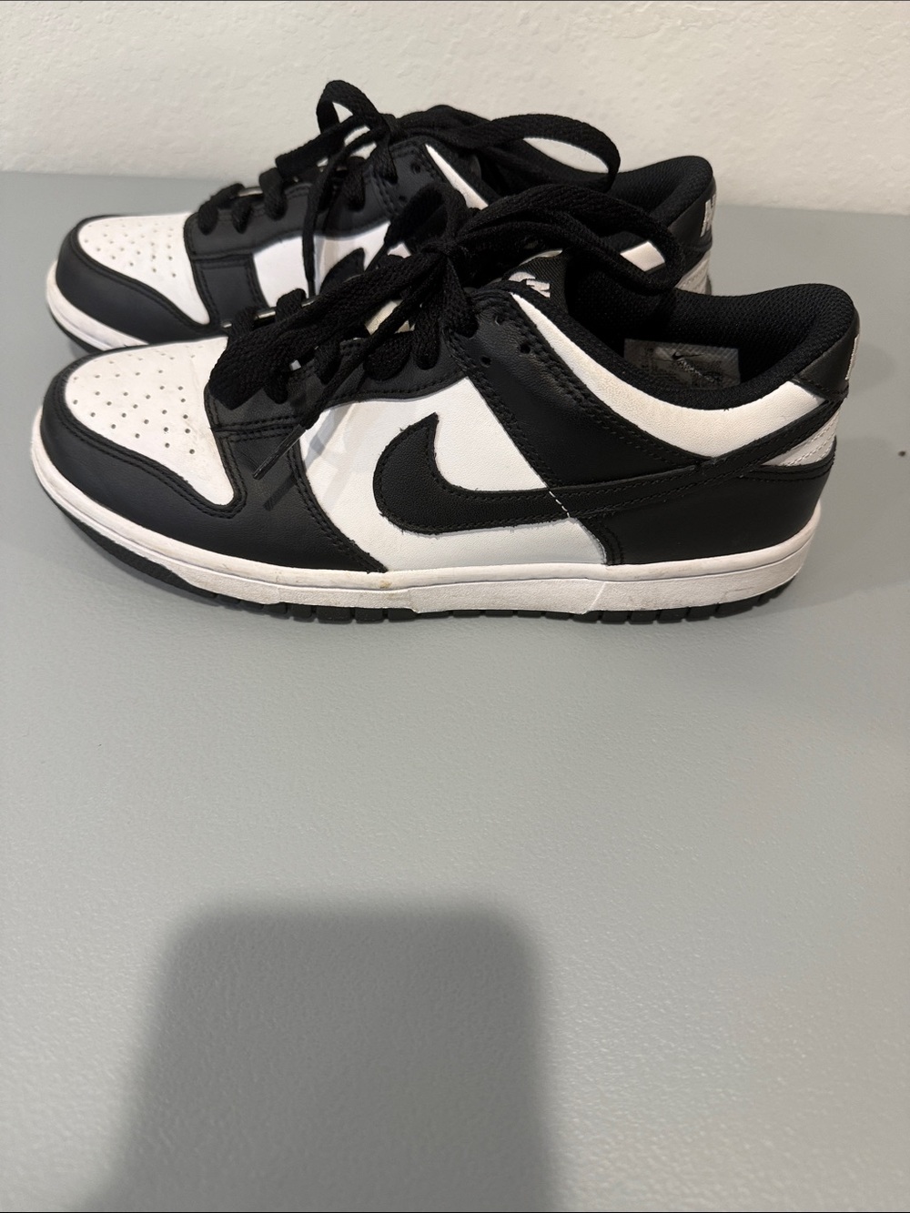 Nike Dunks Kids Black & White Low-Top Swoosh Sneakers Size 7 Women’s